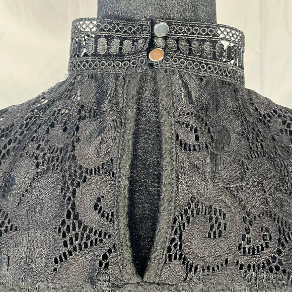 Cable and Gauge Women’s Black detailed blouse - Picture 14 of 14